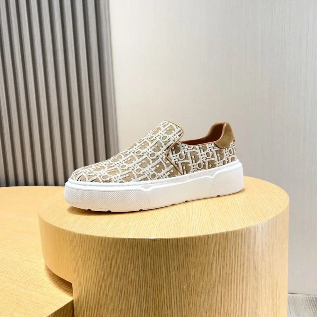Men's men's shoes💰P380💰[DIOR] Dior's new slip-on shoes🆕Exclusive hot-selling items✨Very comfortable on the feet, fine workmanship Material: Original fabric➕High-quality sheepskin lining + original wear-resistant outsole👍🏻Features: High-end and comfortable, purely handmade to create the perfect shoe that suits you best. Number of yards: 38–45